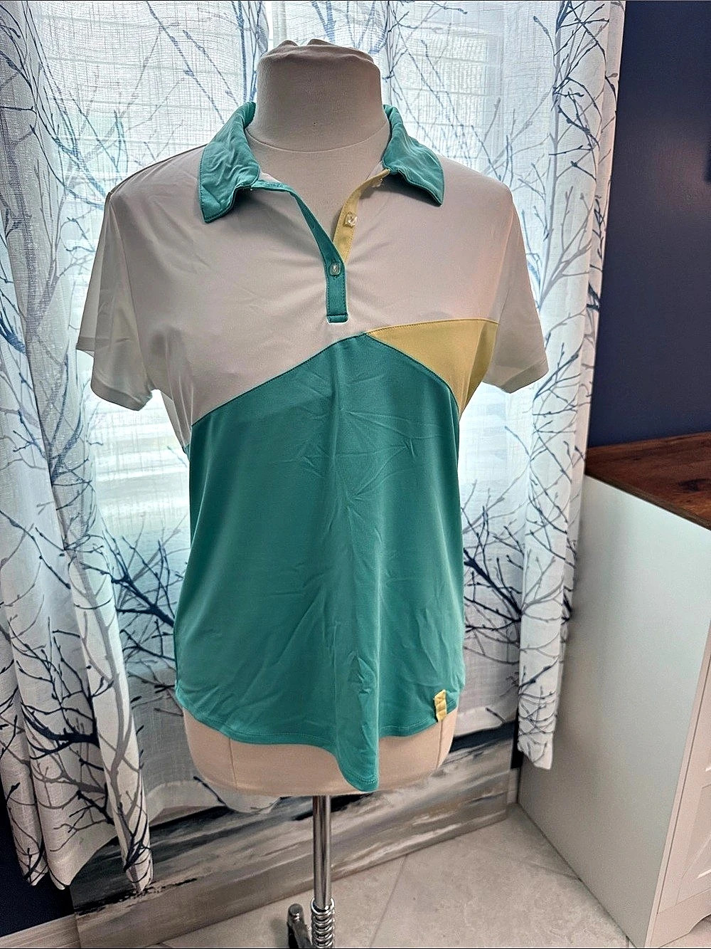Bette & Court Color Block Polo in Green & White Size Large Like New